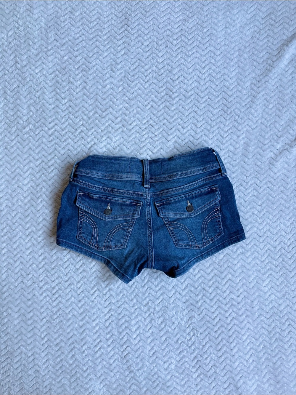 2000s Hollister Ultra Low Rise Mini Shorts Size 2 - Picture 6 of 6